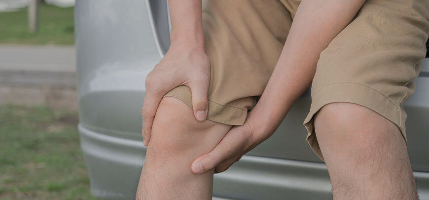 patient needing knee pain treatment in Tarrytown after an auto accident